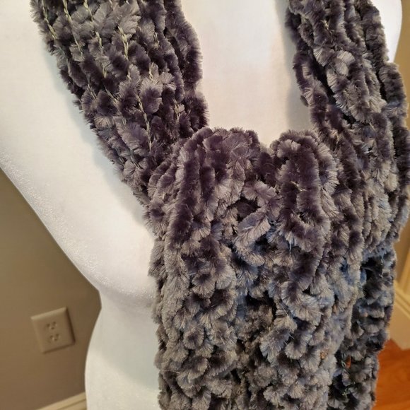 Woven Dark Green Scarf - Picture 2 of 6